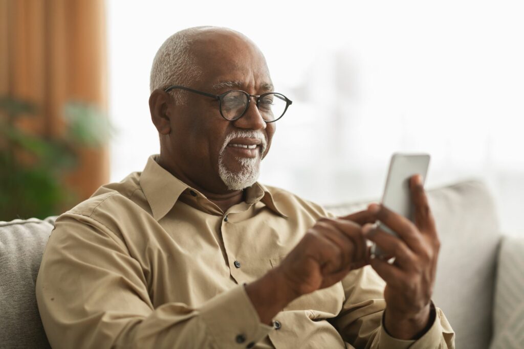 Patient on a sofa choosing a payment option on a smartphone
